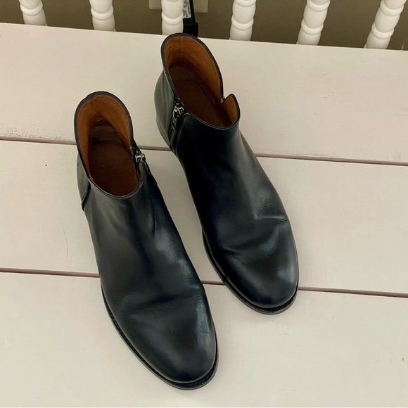 Frye - Picture 3 of 8